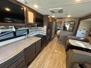 2017 Thor HURRICANE 31S photo 10