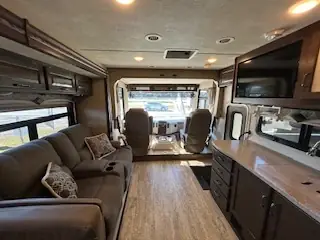 2017 Thor HURRICANE 31S photo 8