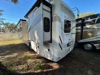 2017 Thor HURRICANE 31S photo 4