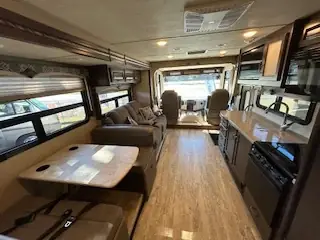 2017 Thor HURRICANE 31S photo 7
