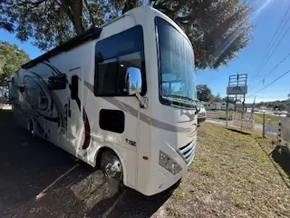 2017 Thor HURRICANE 31S photo 2