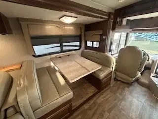 2018 Forest River GEORGETOWN 31L GT5 photo 2