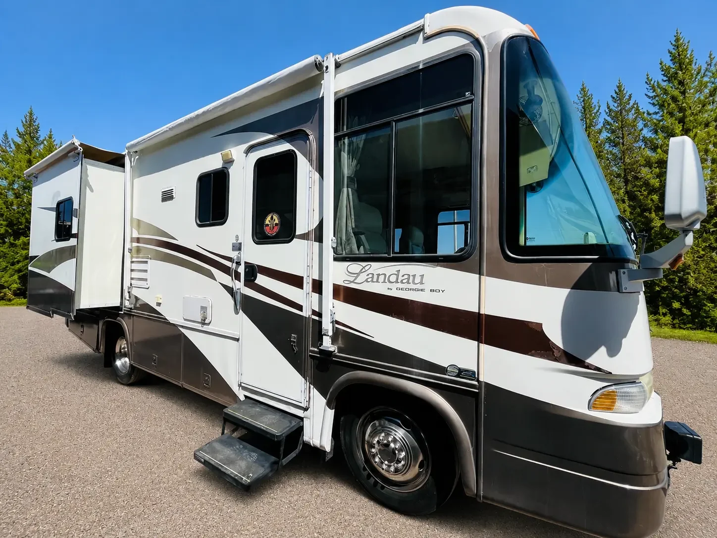 2005 Georgie Boy LANDAU 2450DS exterior