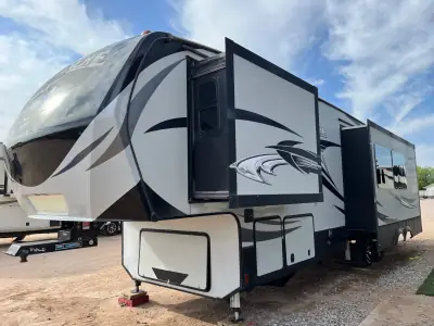 2017 Keystone AVALANCHE 355RK photo 3