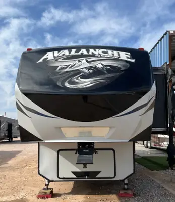 2017 Keystone AVALANCHE 355RK photo 5