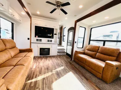 2017 Keystone AVALANCHE 355RK photo 14
