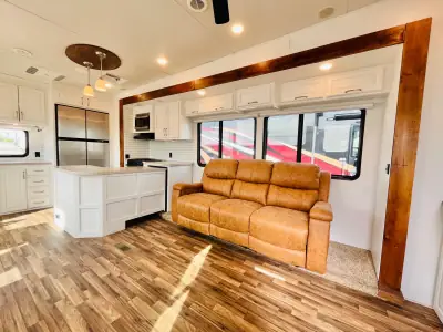 2017 Keystone AVALANCHE 355RK photo 12