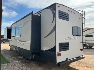 2017 Keystone AVALANCHE 355RK photo 7
