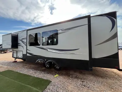 2017 Keystone AVALANCHE 355RK photo 8