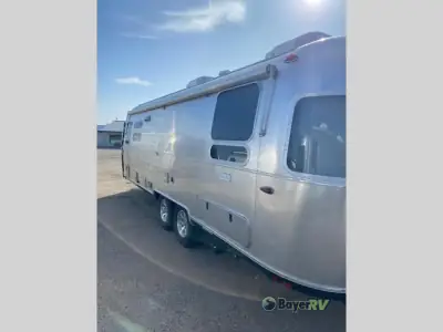2025 Airstream Flying Cloud 28RB Twin photo 5