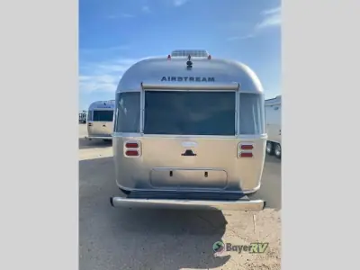 2025 Airstream Flying Cloud 28RB Twin photo 4