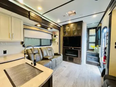 2018 Keystone RAPTOR 425TS photo 20