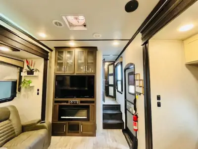 2018 Keystone RAPTOR 425TS photo 13
