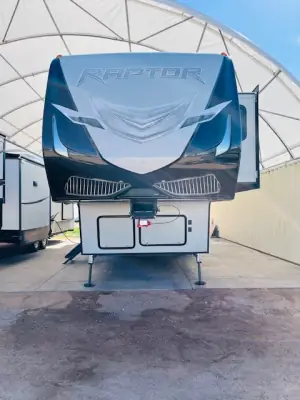 2018 Keystone RAPTOR 425TS photo 2