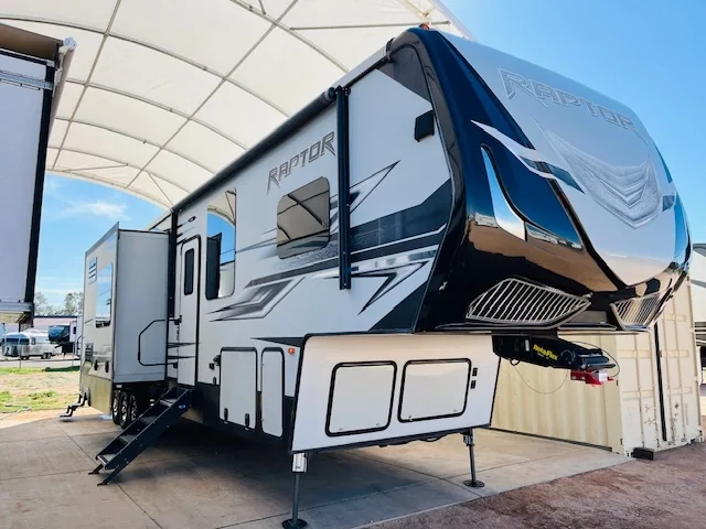 2018 Keystone RAPTOR 425TS exterior