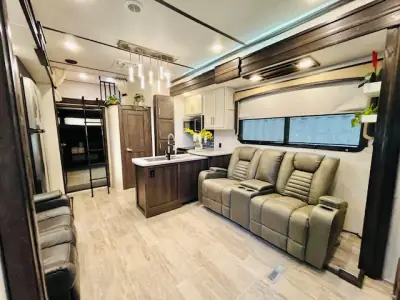 2018 Keystone RAPTOR 425TS photo 9