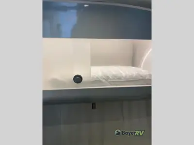 2025 Airstream International 25FB Twin photo 17