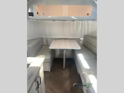 2025 Airstream International 25FB Twin photo 11
