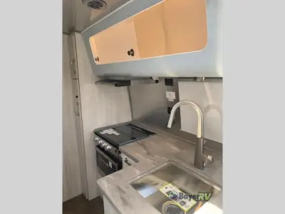 2025 Airstream International 25FB Twin photo 12