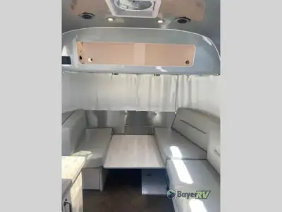 2025 Airstream International 25FB Twin photo 10
