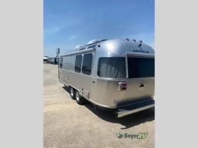 2025 Airstream International 25FB Twin photo 6