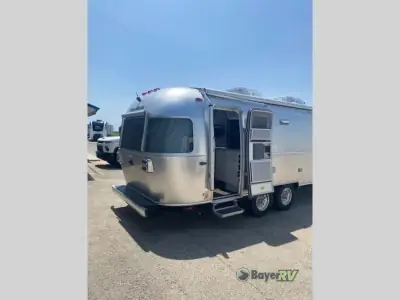 2025 Airstream International 25FB Twin photo 4