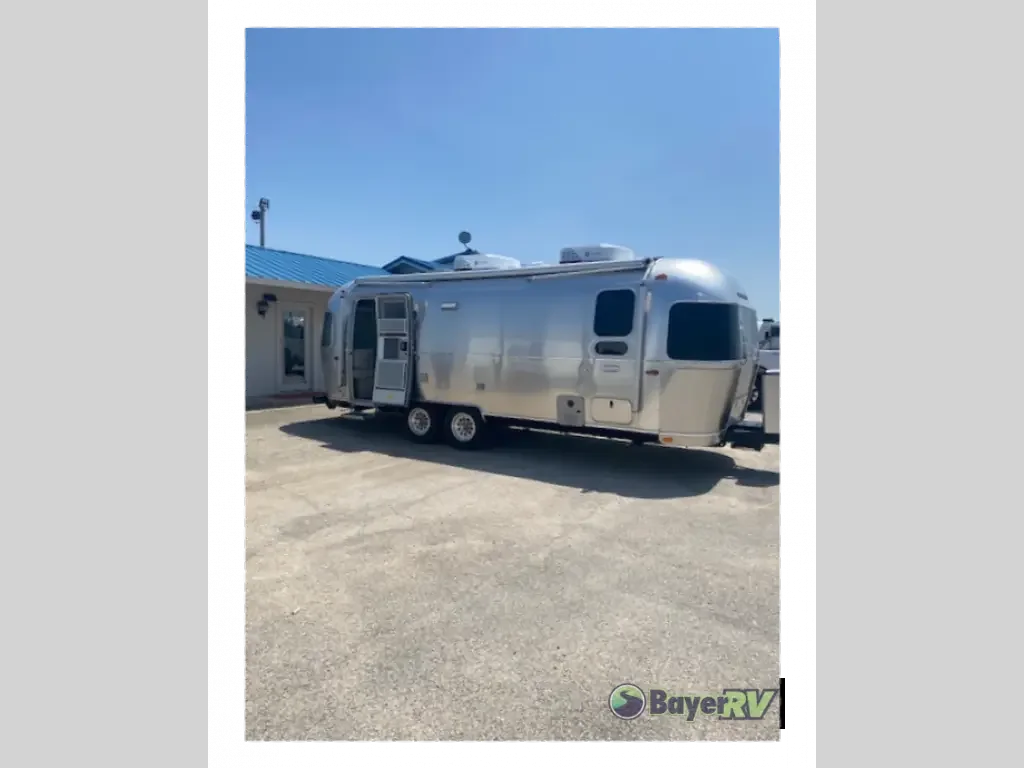 2025 Airstream International 25FB Twin exterior