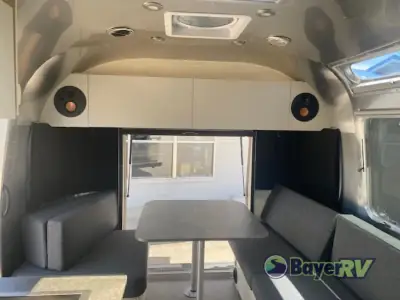 2025 Airstream Flying Cloud 27FB Twin photo 19