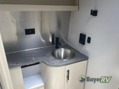 2025 Airstream Flying Cloud 27FB Twin photo 14