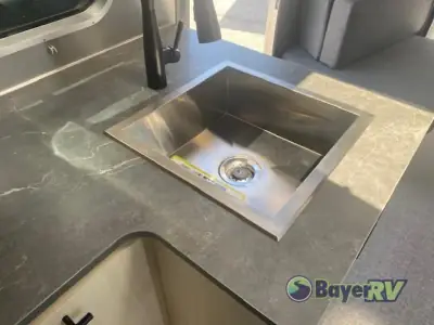 2025 Airstream Flying Cloud 27FB Twin photo 21