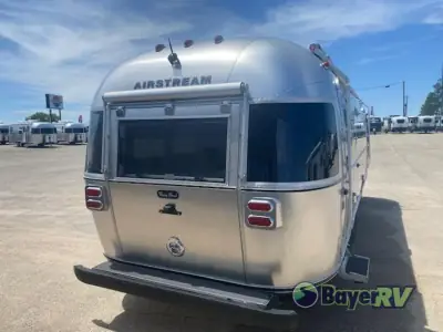 2025 Airstream Flying Cloud 27FB Twin photo 3