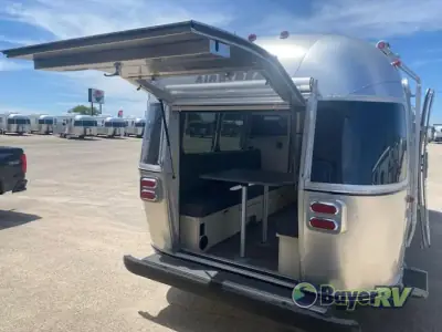 2025 Airstream Flying Cloud 27FB Twin photo 7