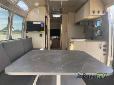 2025 Airstream Flying Cloud 27FB Twin photo 8