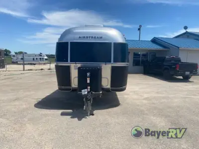 2025 Airstream Flying Cloud 27FB Twin photo 6