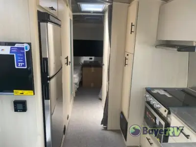 2025 Airstream Flying Cloud 27FB Twin photo 9