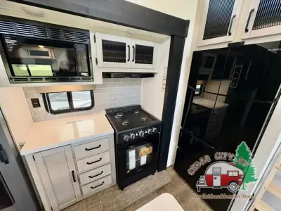 2027 Forest River Puma Vista 421LFT photo 15