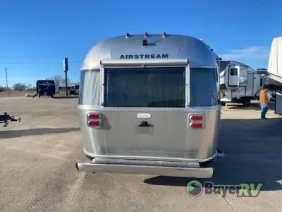 2025 Airstream Flying Cloud 25FB Twin photo 3