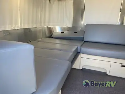 2025 Airstream Flying Cloud 25FB Twin photo 7