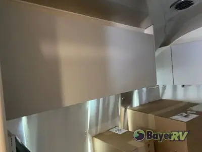 2025 Airstream Flying Cloud 25FB Twin photo 16