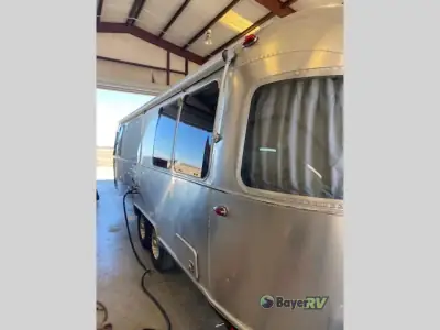 2022 Airstream Globetrotter 27FB photo 6
