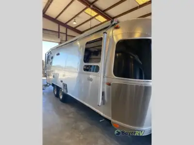 2022 Airstream Globetrotter 27FB photo 3