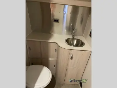 2022 Airstream Globetrotter 27FB photo 19