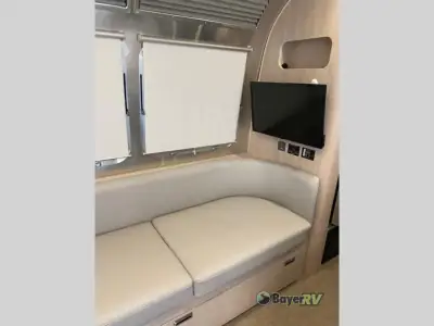 2022 Airstream Globetrotter 27FB photo 12