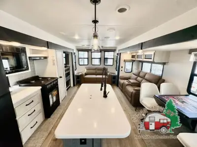 2027 Forest River Puma Vista 37PFL photo 11