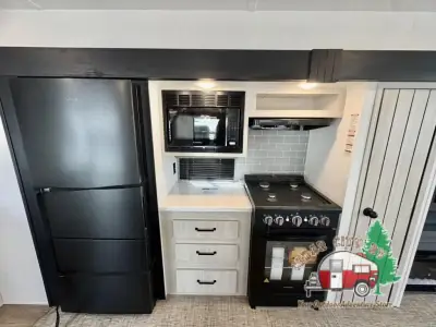 2027 Forest River Puma Vista 37PFL photo 13