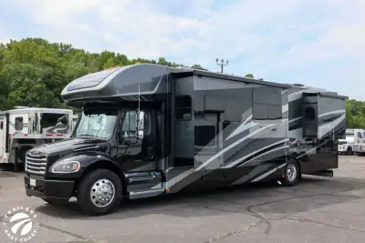 2027 Renegade Valencia 39FW photo 7