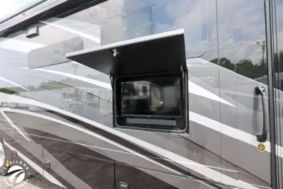 2027 Renegade Valencia 39FW photo 32