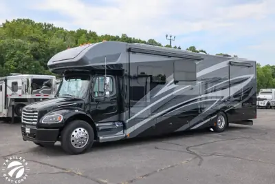 2027 Renegade Valencia 39FW photo 4