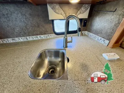 2015 Tiffin Motorhomes Allegro 35 QBA photo 17