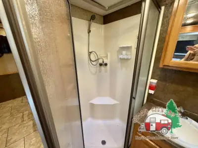 2015 Tiffin Motorhomes Allegro 35 QBA photo 32